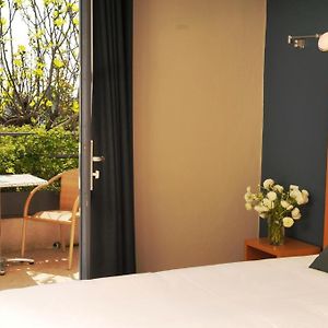 Zimmer mit Kingsize-Bett
